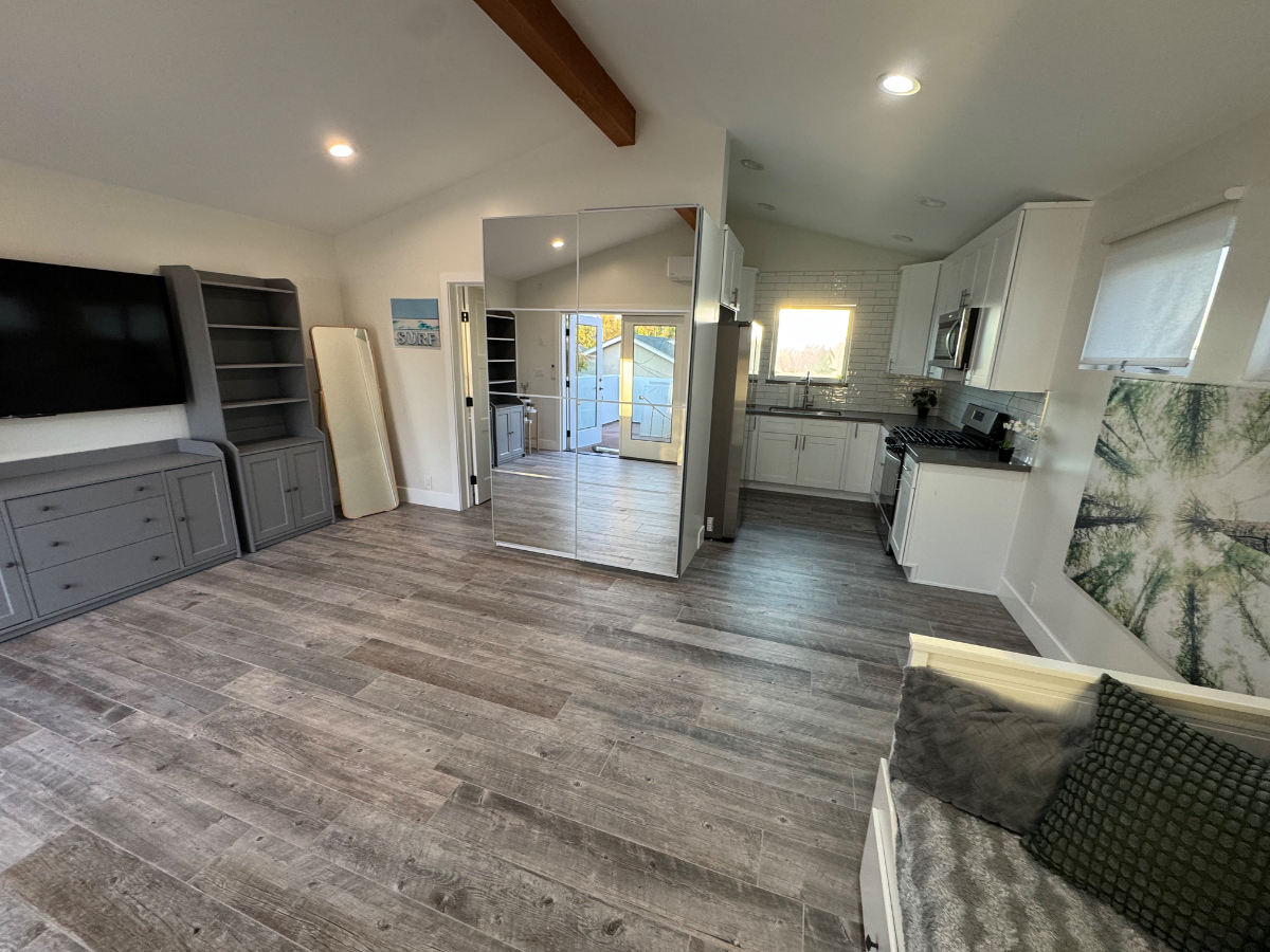 Bright, Brand-New Studio Just 5 Minutes from Ventura Beach - Photo 1