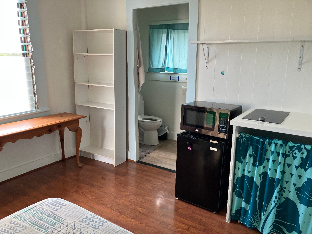 Studio Cottage with Kichenette & Bathroom in Wailuku - Photo 4