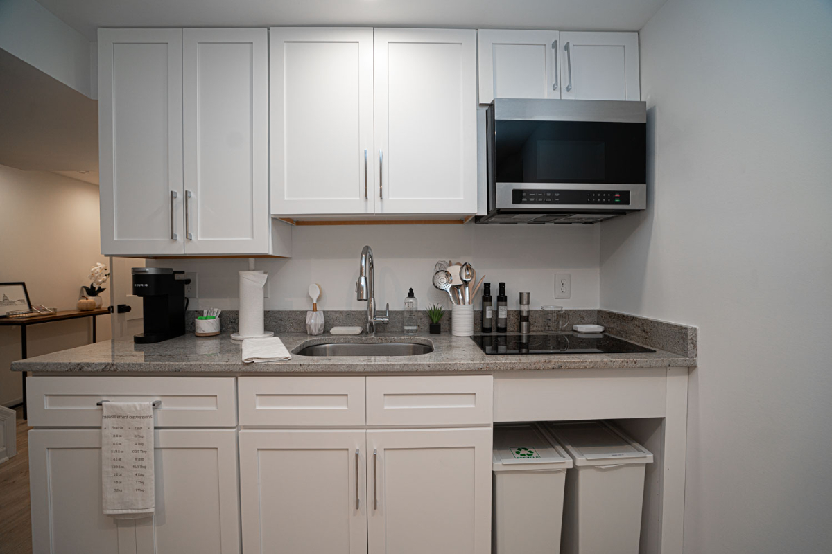 Private One Bedroom Apartment with Laundry in Upper NW - Photo 3