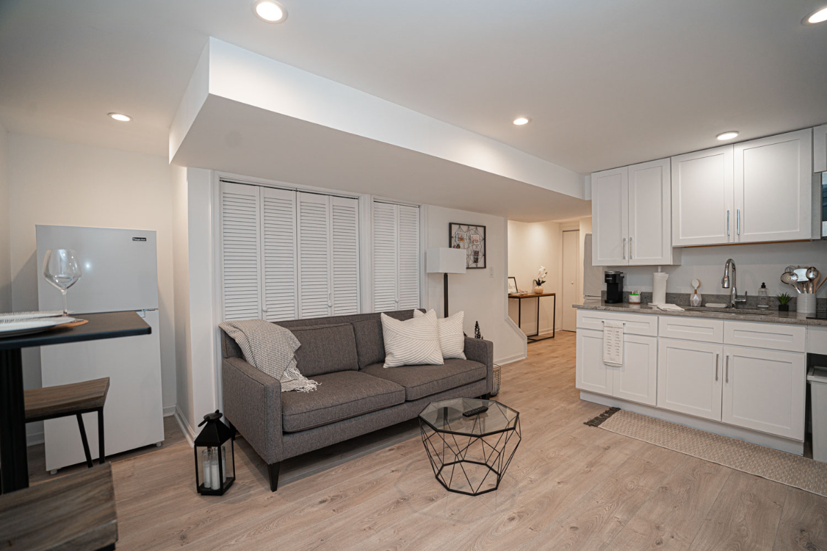 Private One Bedroom Apartment with Laundry in Upper NW - Photo 5