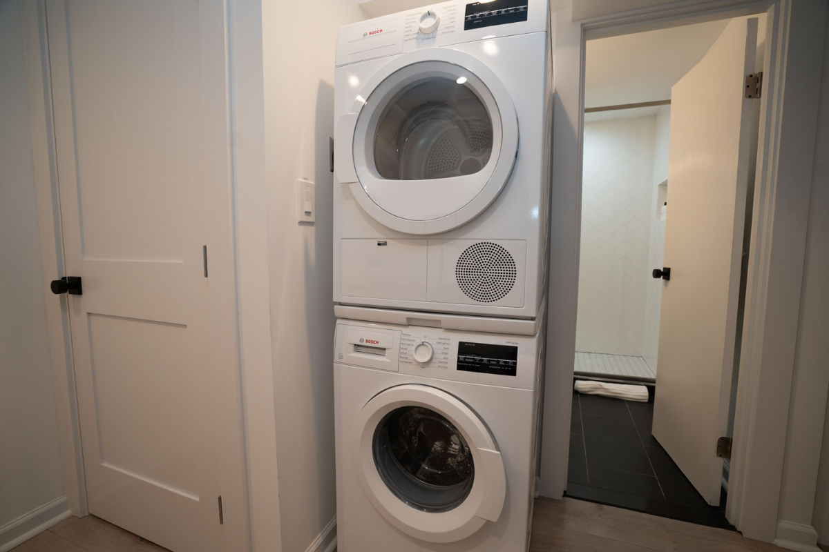 Private One Bedroom Apartment with Laundry in Upper NW - Photo 8