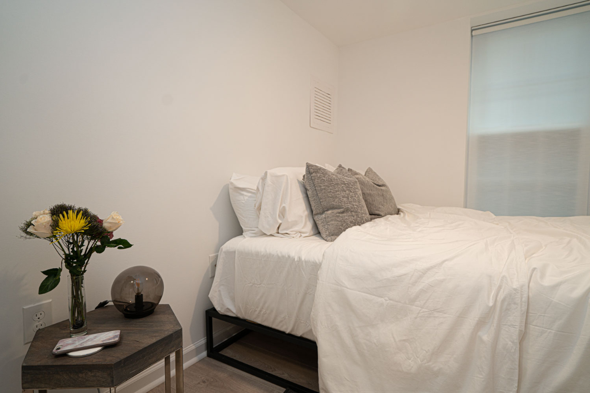 Private One Bedroom Apartment with Laundry in Upper NW - Photo 9