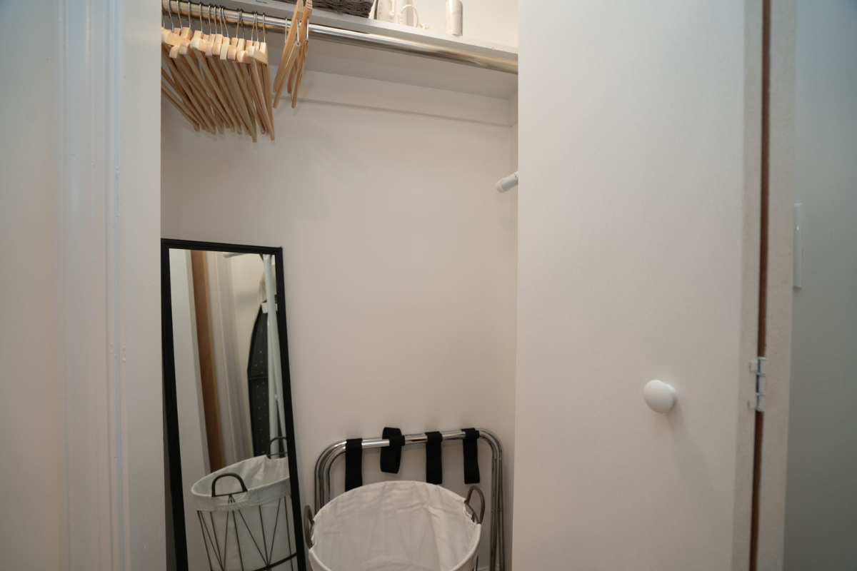 Private One Bedroom Apartment with Laundry in Upper NW - Photo 10