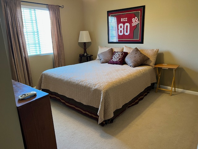 Clean private bedroom in cozy home near Hospitals and Wine Country. - Photo 2