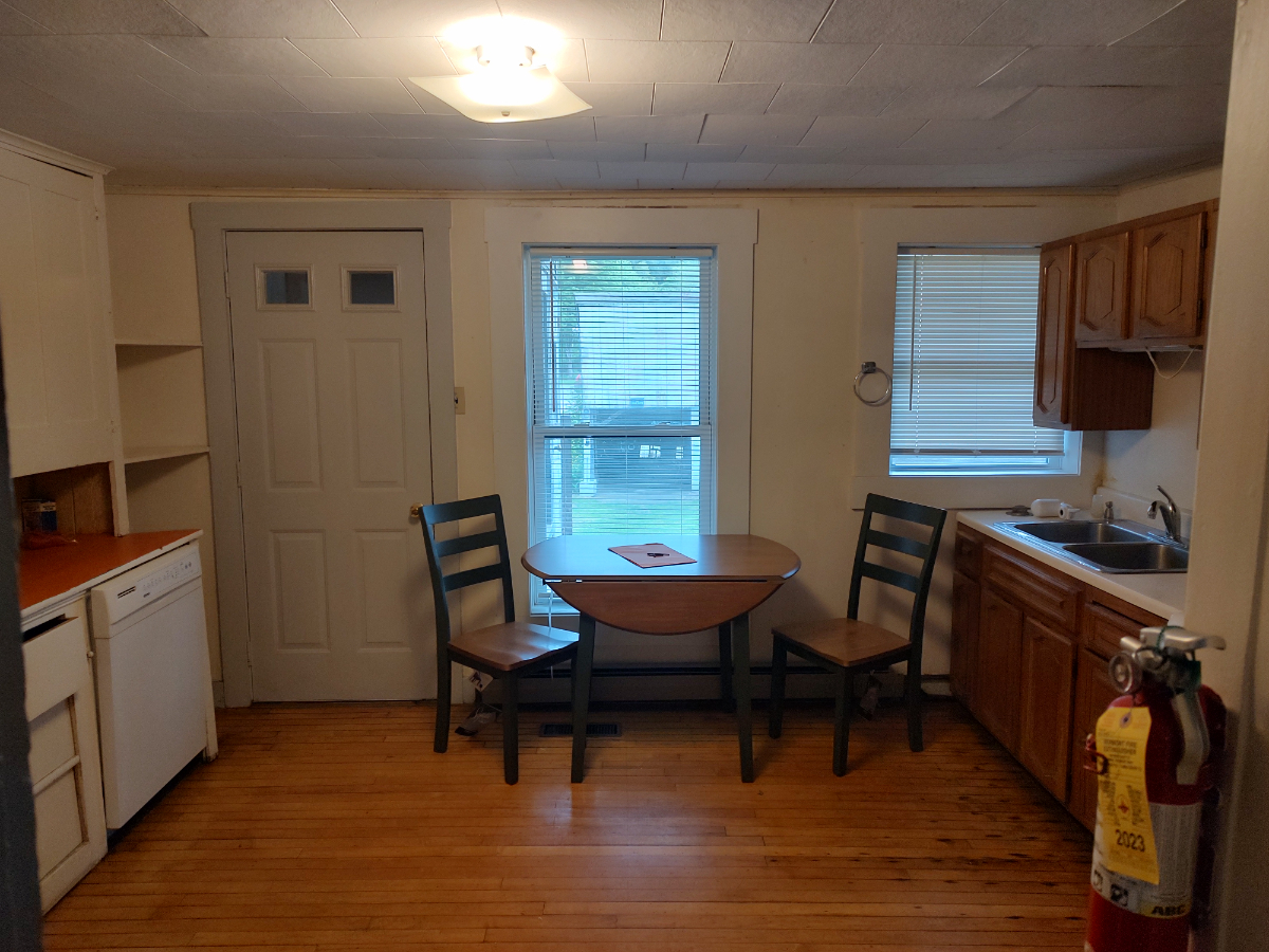 2 Bedroom 1 bath Apartment - Photo 3