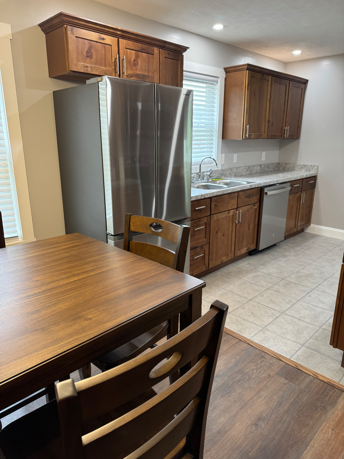 Convenient 2bed/1bath house near hospitals - Photo 2