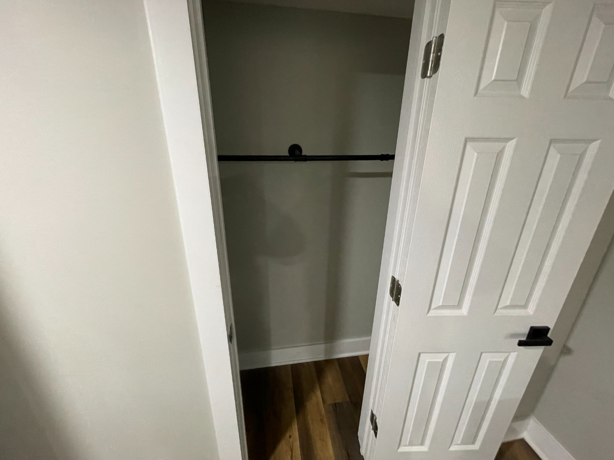 Private Basement Unit Near Downtown - Photo 8