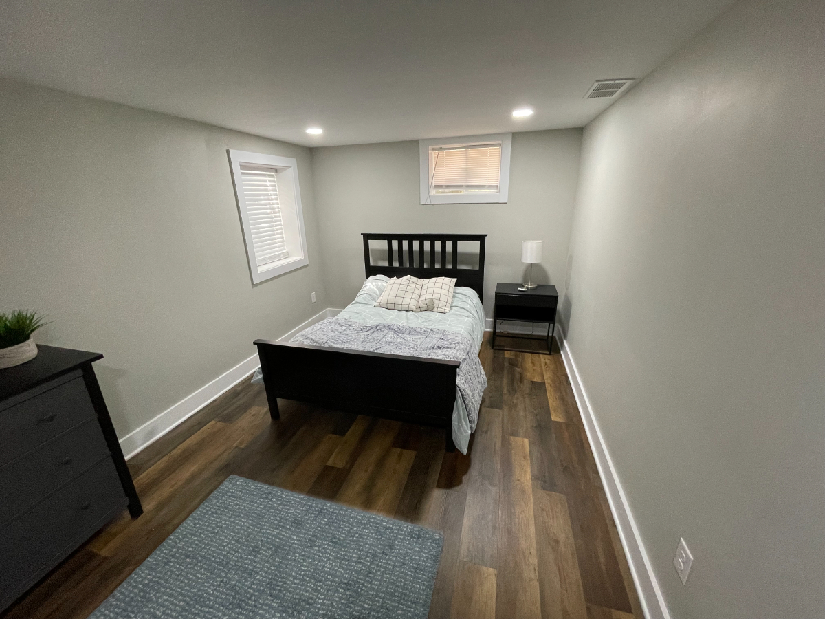 Private Basement Unit Near Downtown - Photo 6