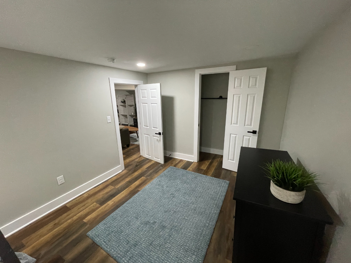 Private Basement Unit Near Downtown - Photo 7