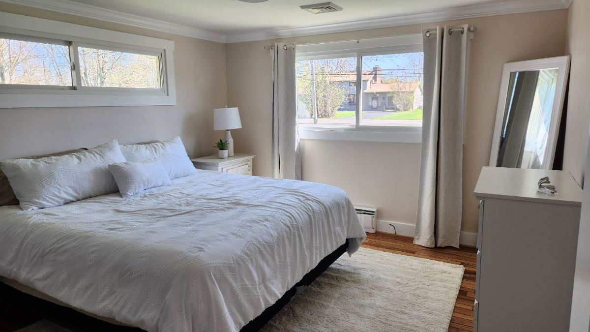 Gorgeous 3 bedroom ranch. - Photo 12