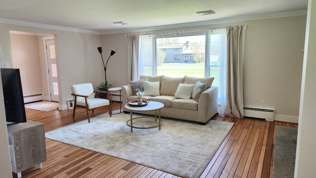 Gorgeous 3 bedroom ranch. - Photo 3