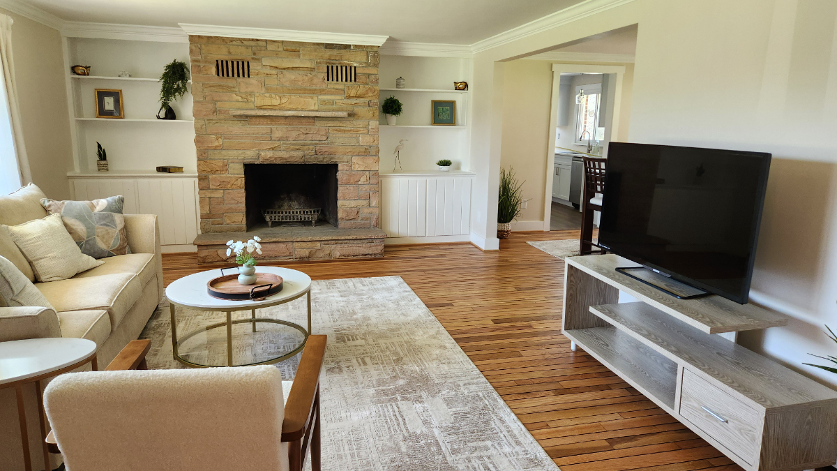 Gorgeous 3 bedroom ranch. - Photo 2