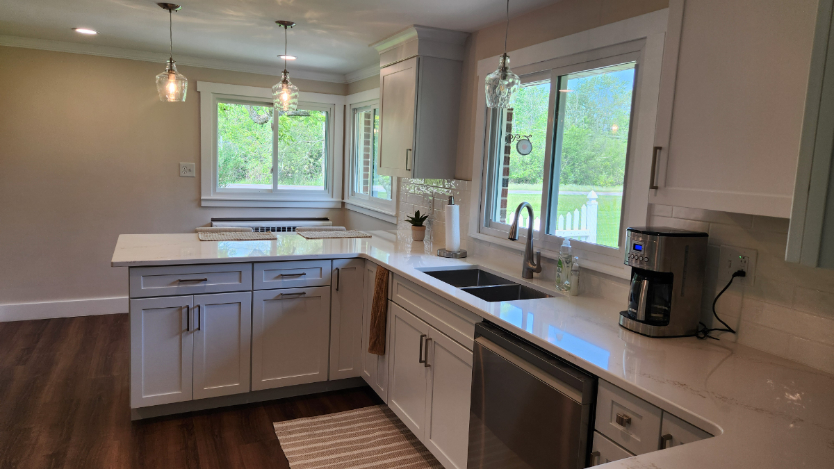 Gorgeous 3 bedroom ranch. - Photo 9