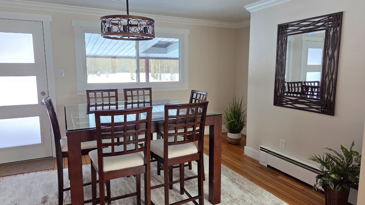 Gorgeous 3 bedroom ranch. - Photo 6