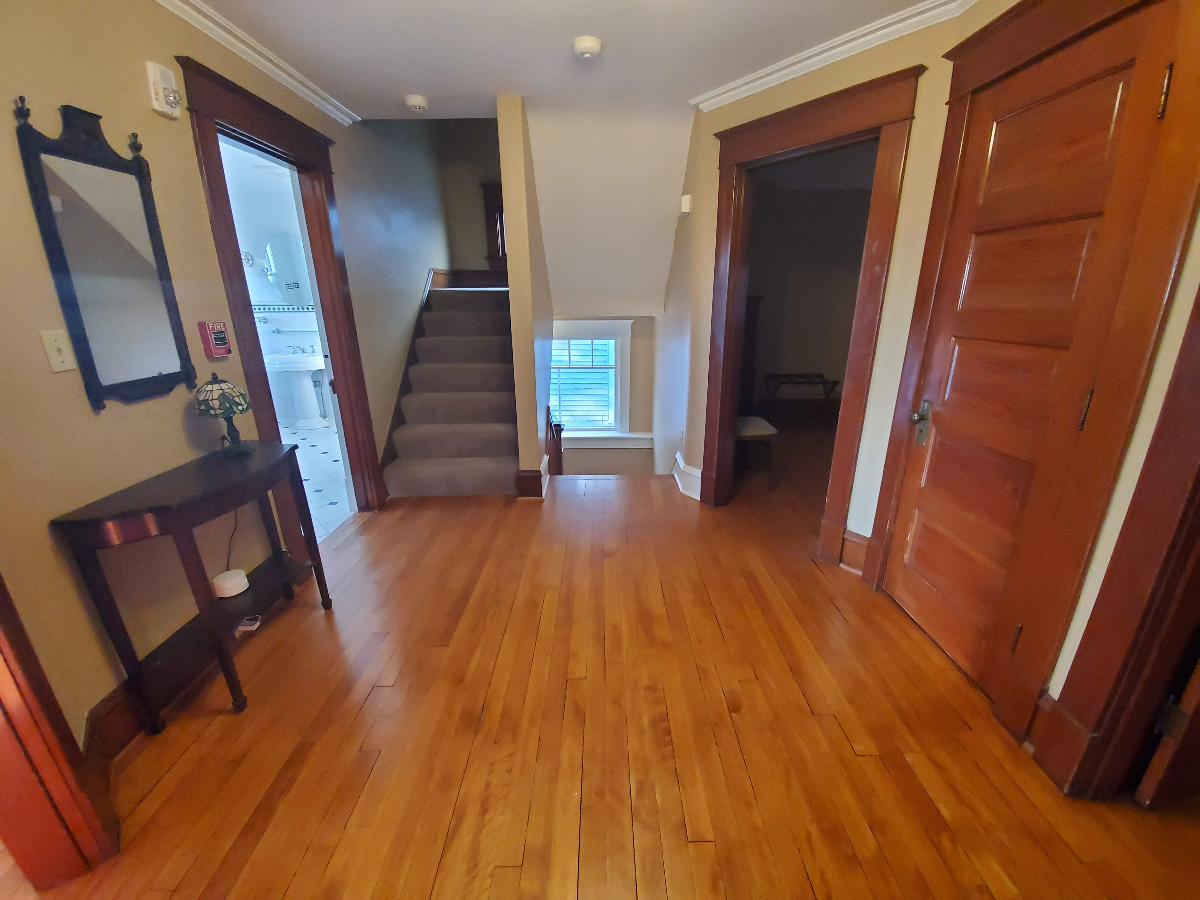 Downtown Victorian, Recently Updated, 6 Bedroom, Great Location, 30 Day Minimum - Photo 8
