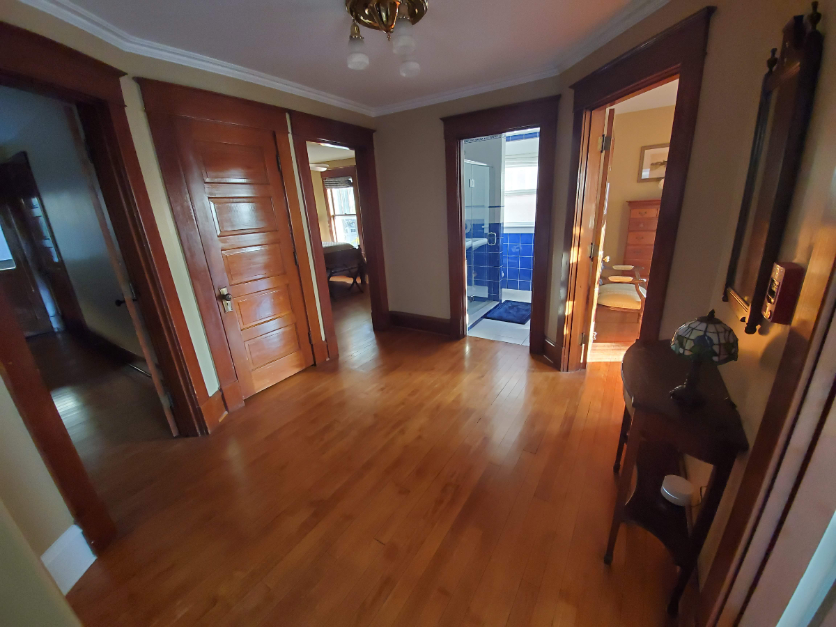 Downtown Victorian, Recently Updated, 6 Bedroom, Great Location, 30 Day Minimum - Photo 9
