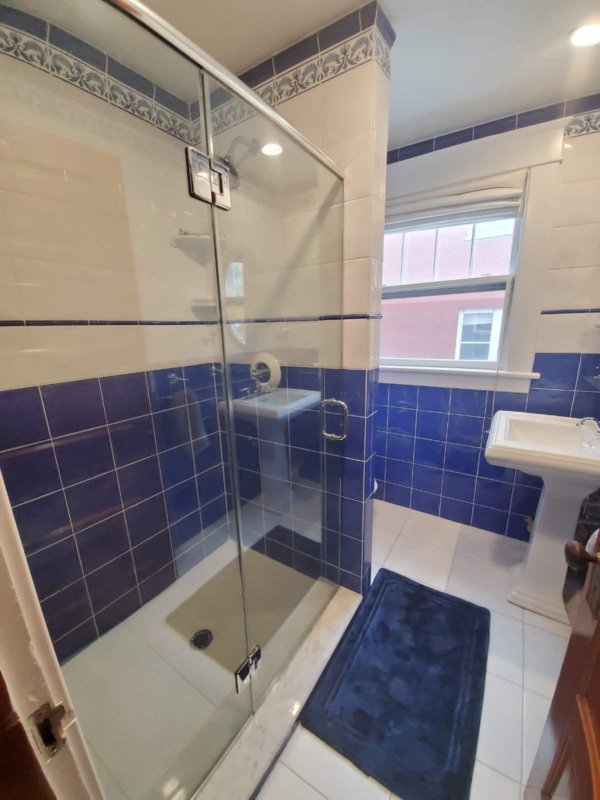 Downtown Victorian, Recently Updated, 6 Bedroom, Great Location, 30 Day Minimum - Photo 12