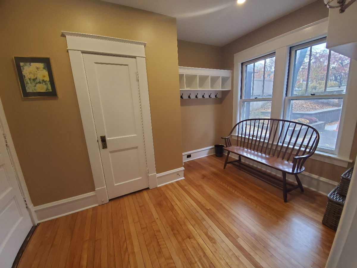 Downtown Victorian, Recently Updated, 6 Bedroom, Great Location, 30 Day Minimum - Photo 2