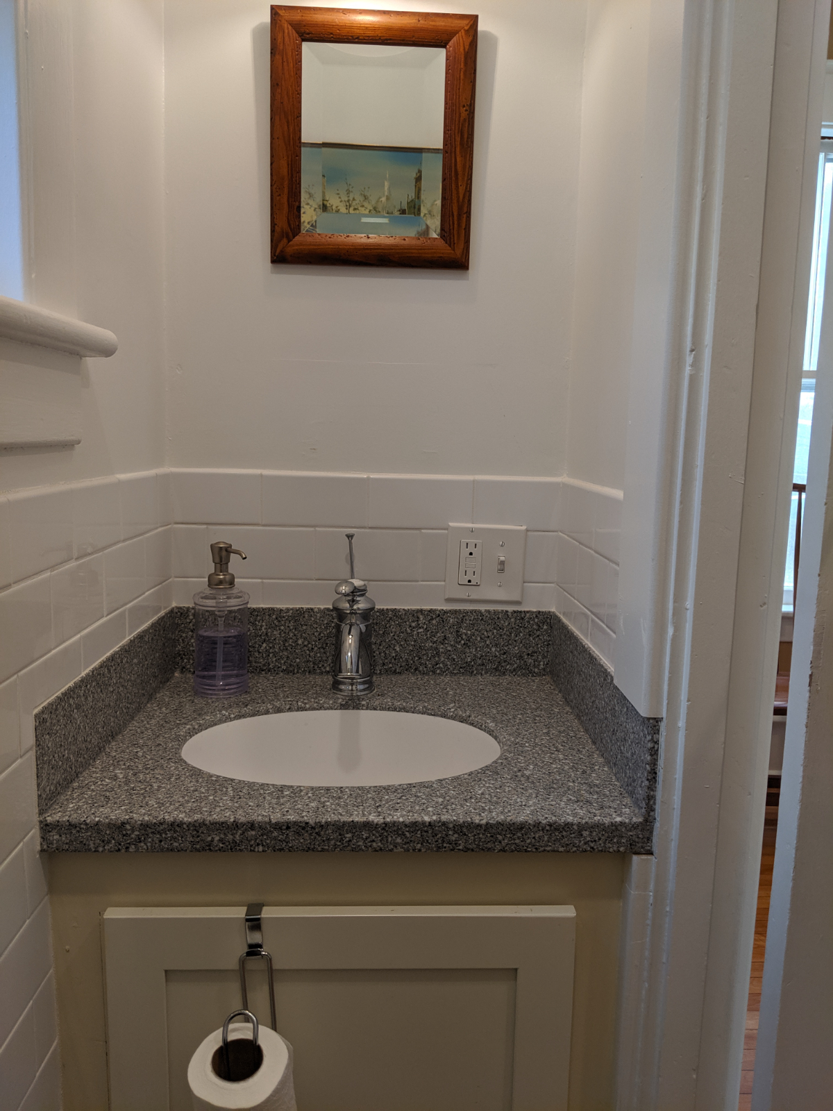 Downtown Victorian, Recently Updated, 6 Bedroom, Great Location, 30 Day Minimum - Photo 3