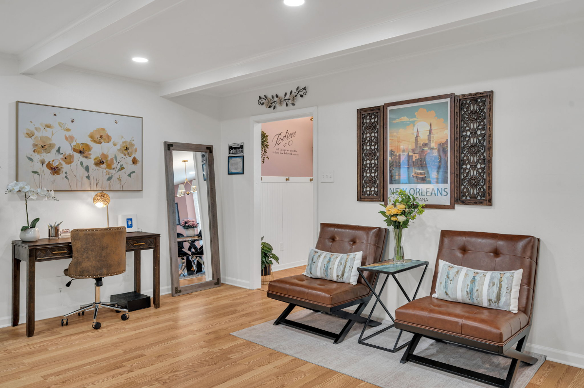 French Quarter Inspired Bedroom - Photo 4