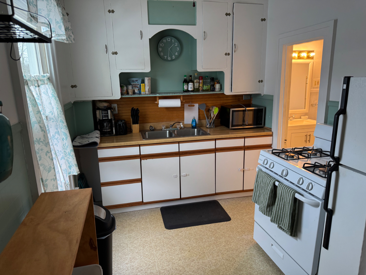 Fully furnished 1 Bedroom private apartment. Six minute walk to Auburn Community Hospital - Photo 7