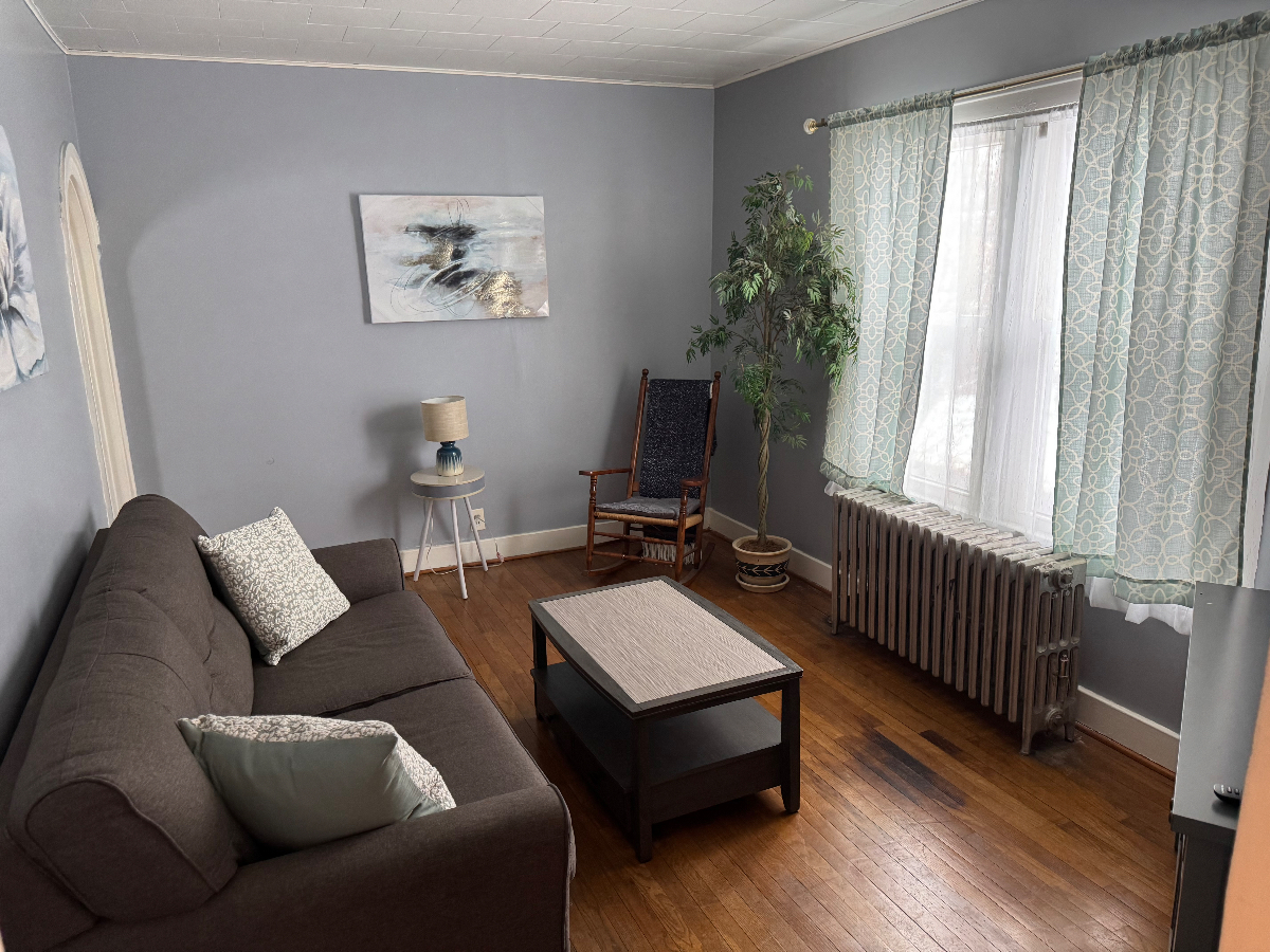 Fully furnished 1 Bedroom private apartment. Six minute walk to Auburn Community Hospital - Photo 3