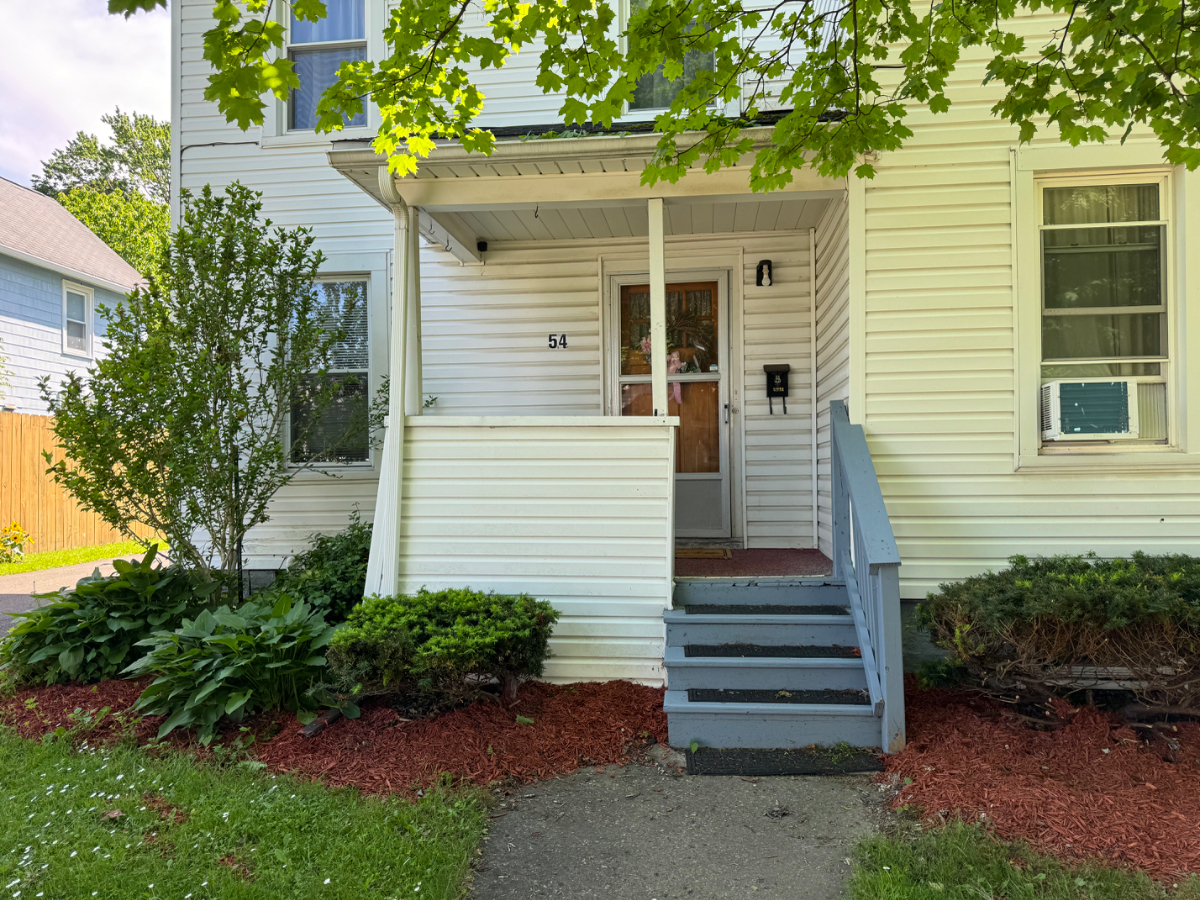 Fully furnished 1 Bedroom private apartment. Six minute walk to Auburn Community Hospital - Photo 2