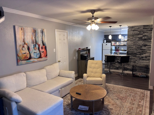 FURNISHED UNIT INCLUDING UTILITIES/WIFI - FOR PROFESSIONALS - Photo 1