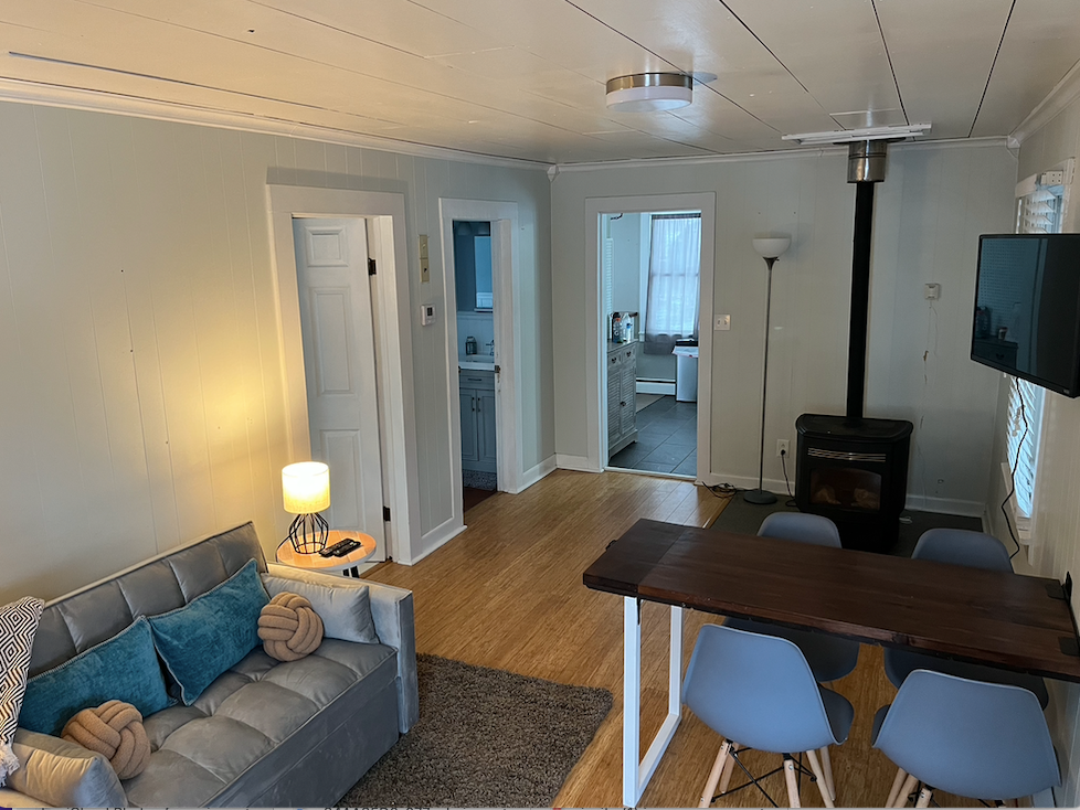 Cozy bedroom available in Shared Cottage Style home - Photo 5
