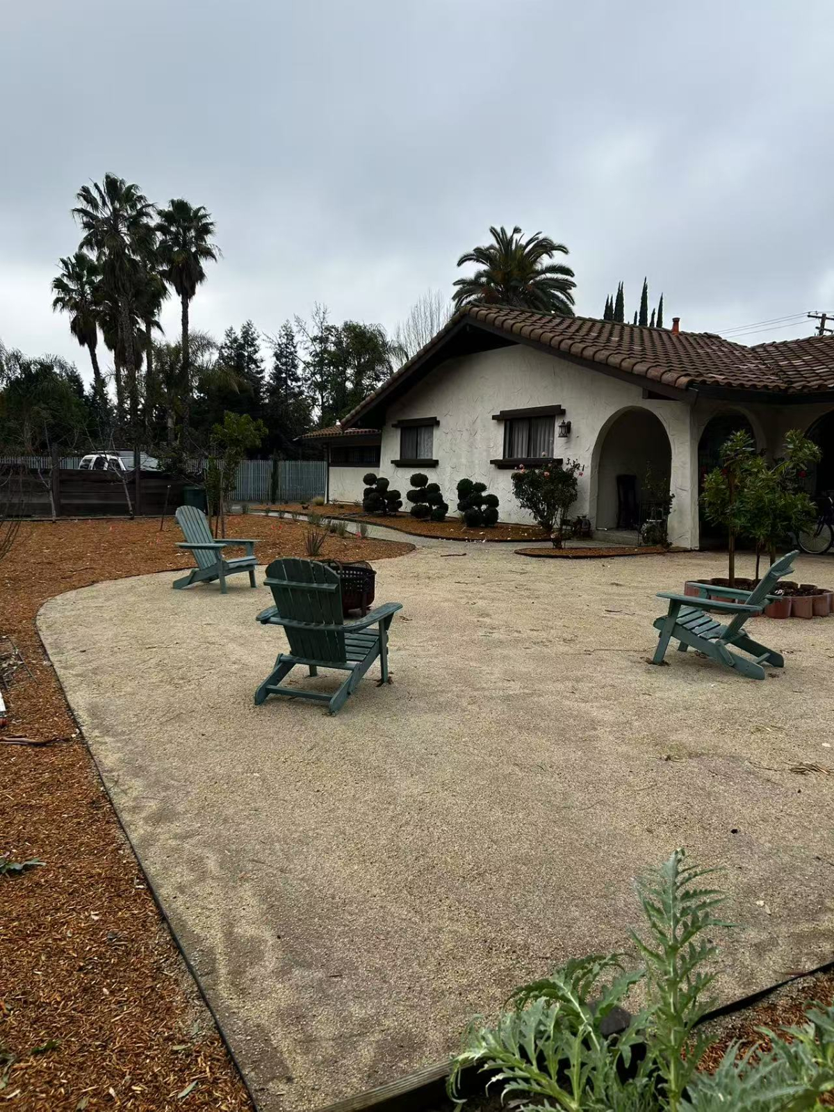 Suburban oasis with pool across from country club - pets ok - close to everything - Photo 4