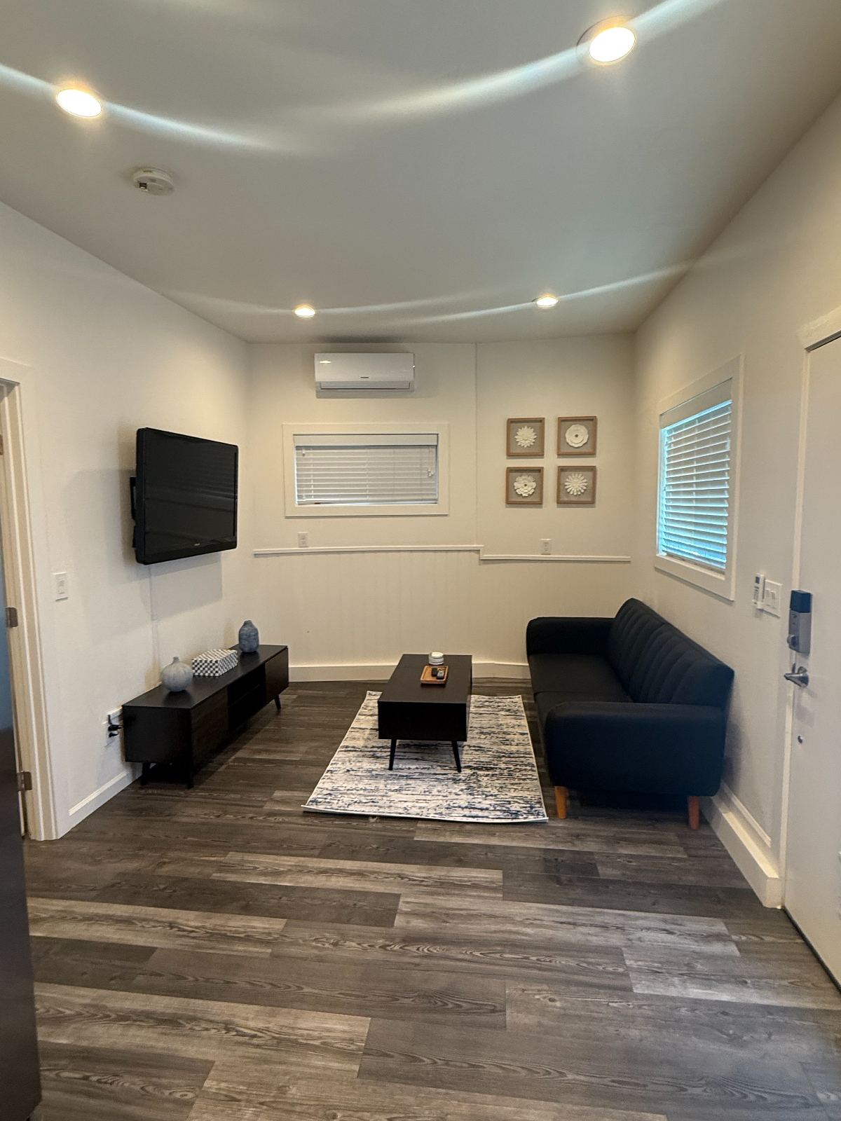 Brand New 1-Bedroom Apartment with Private Entrance, Backyard Access and All Utilities Included - Photo 5