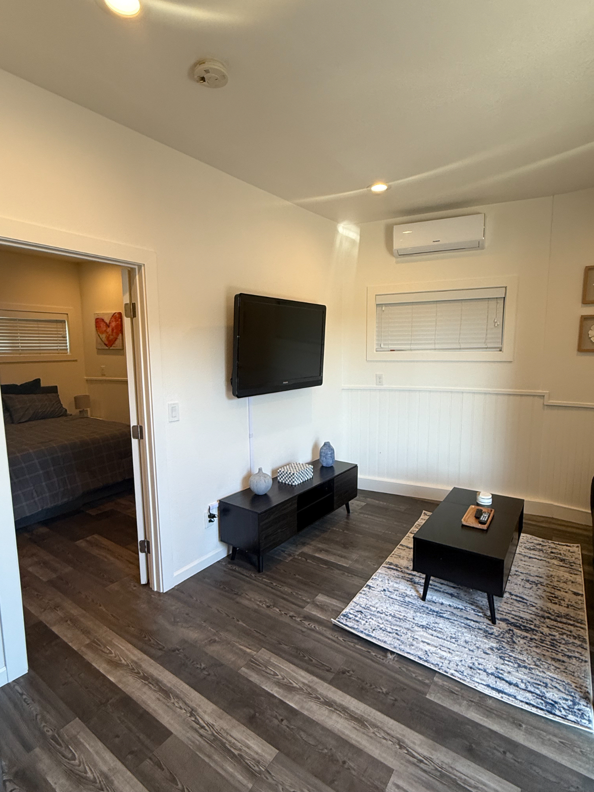 Brand New 1-Bedroom Apartment with Private Entrance, Backyard Access and All Utilities Included - Photo 4