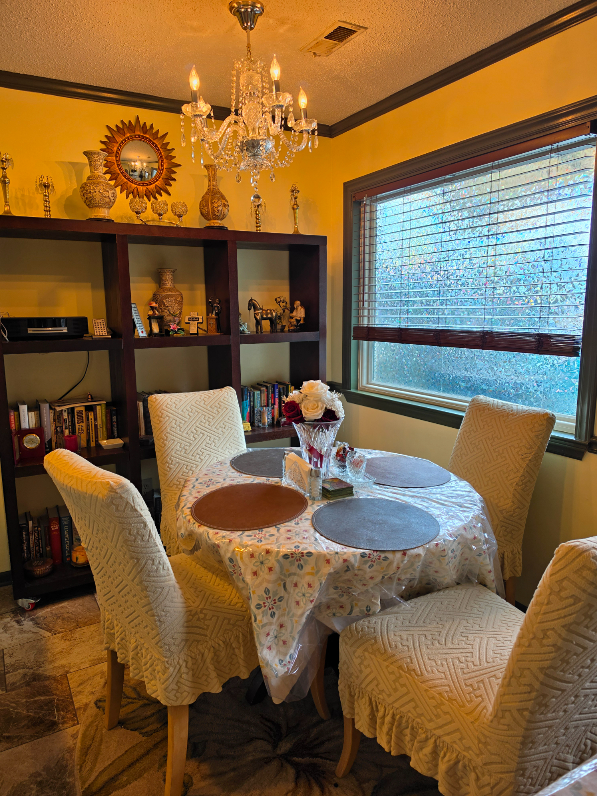 Private Room with Private Bathroom, Kitchen, and Laundry - Photo 3