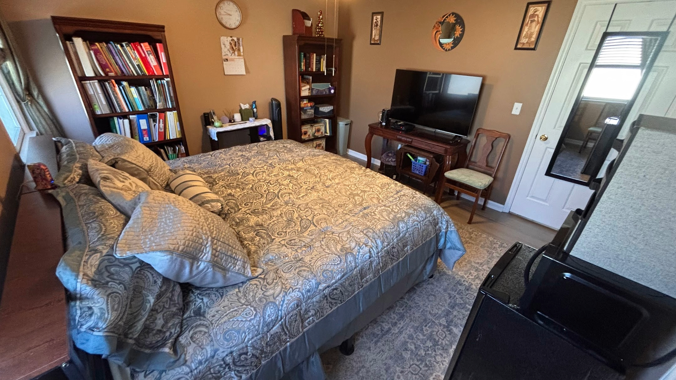 Private Room with Private Bathroom, Kitchen, and Laundry