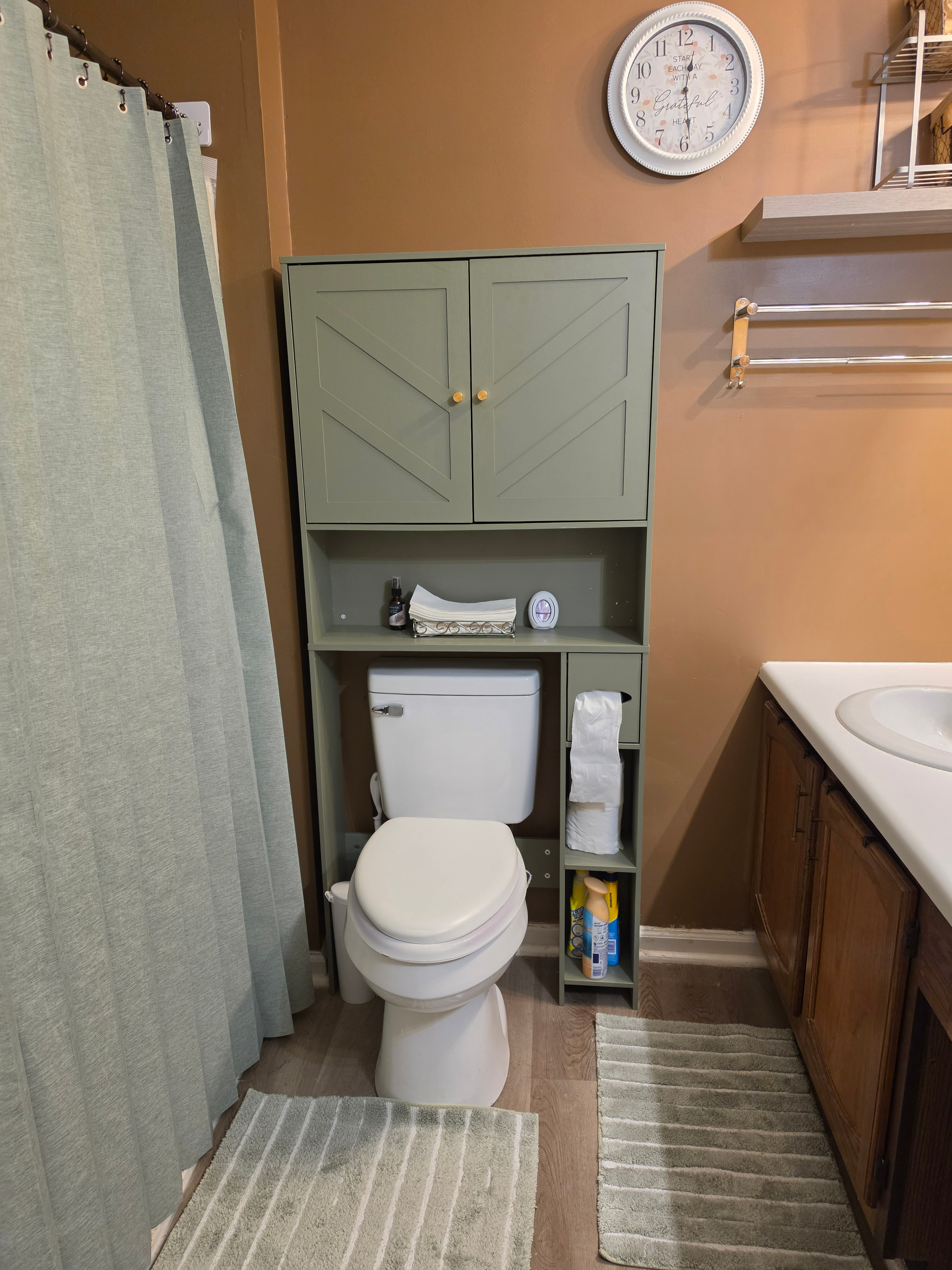 Private Room with Private Bathroom, Kitchen, and Laundry - Photo 4