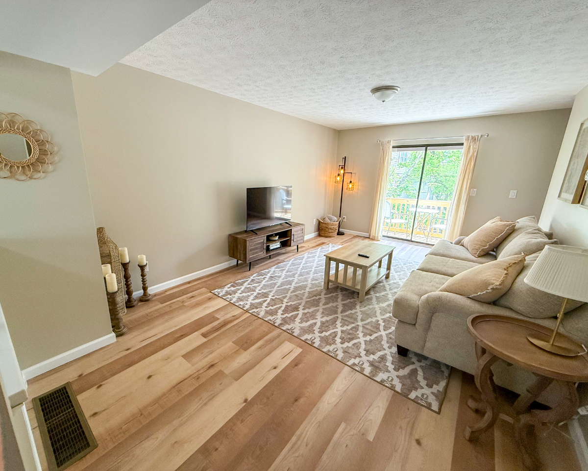 Remodeled Townhouse Near Hospital and Stadium - Photo 6