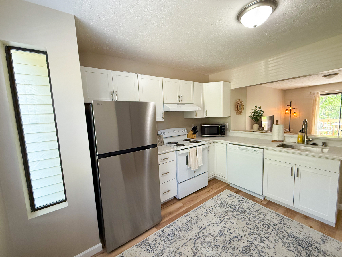 Remodeled Townhouse Near Hospital and Stadium - Photo 4
