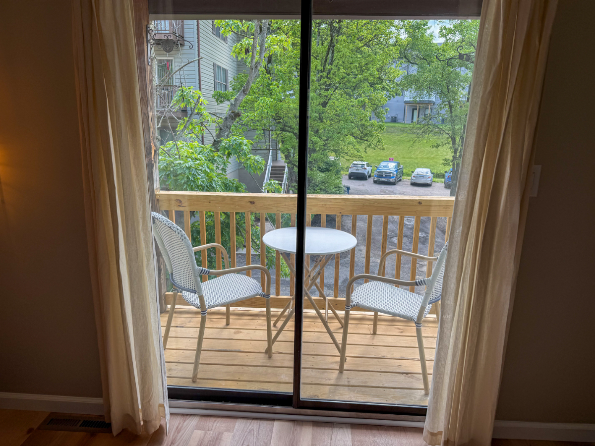 Remodeled Townhouse Near Hospital and Stadium - Photo 8
