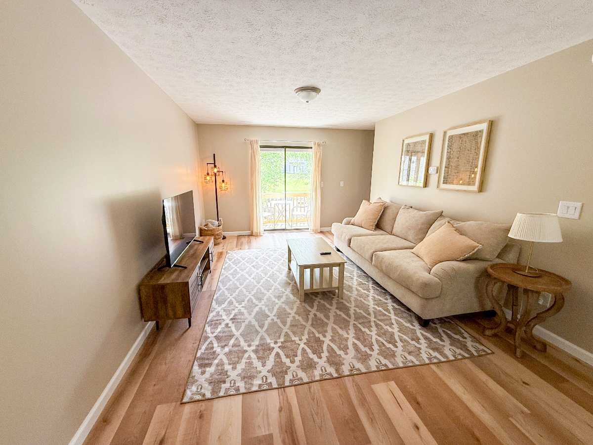 Remodeled Townhouse Near Hospital and Stadium - Photo 5