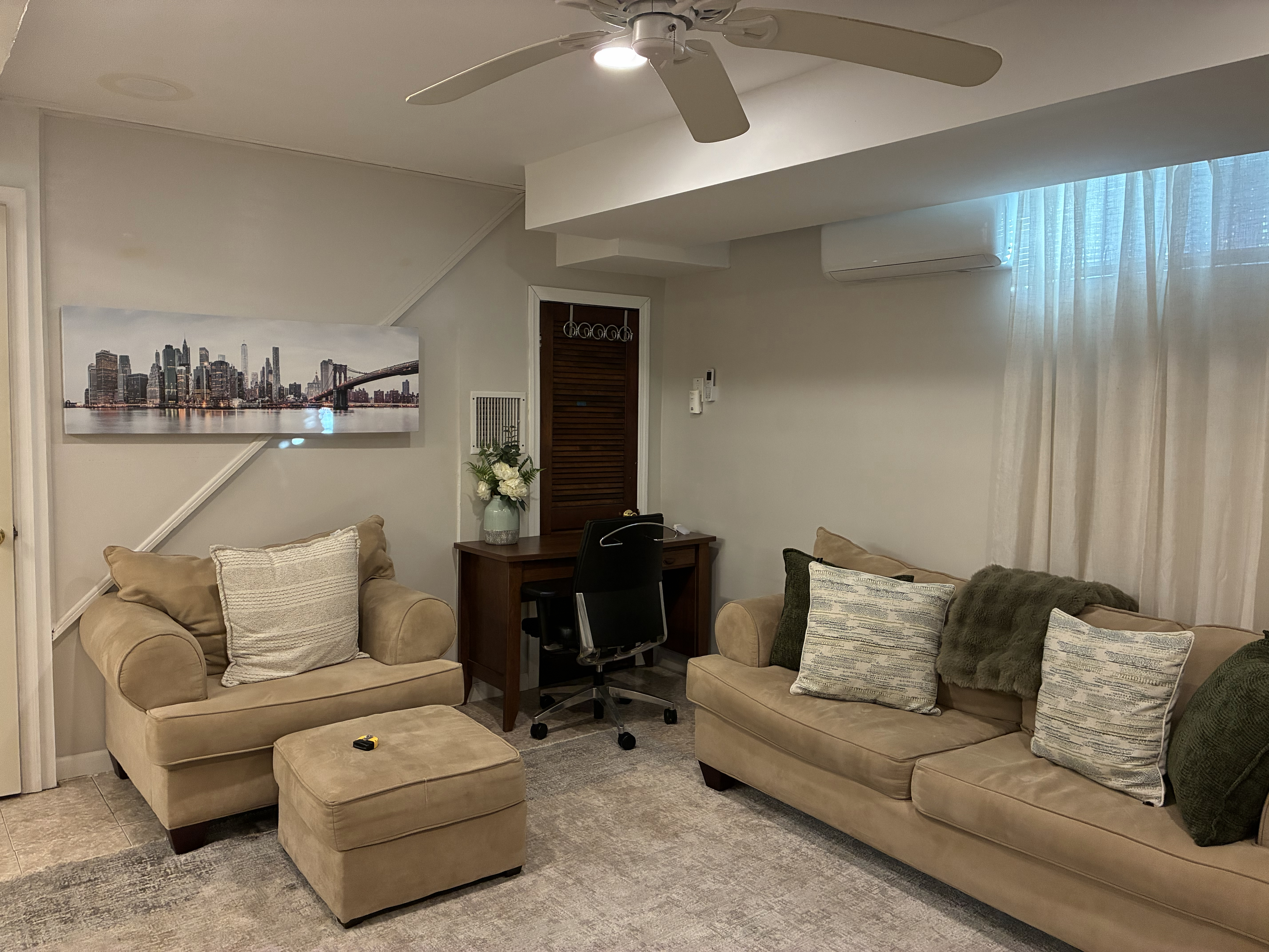 A Comfortable, Fully Furnished Retreat Perfect for Working Professionals - Photo 9
