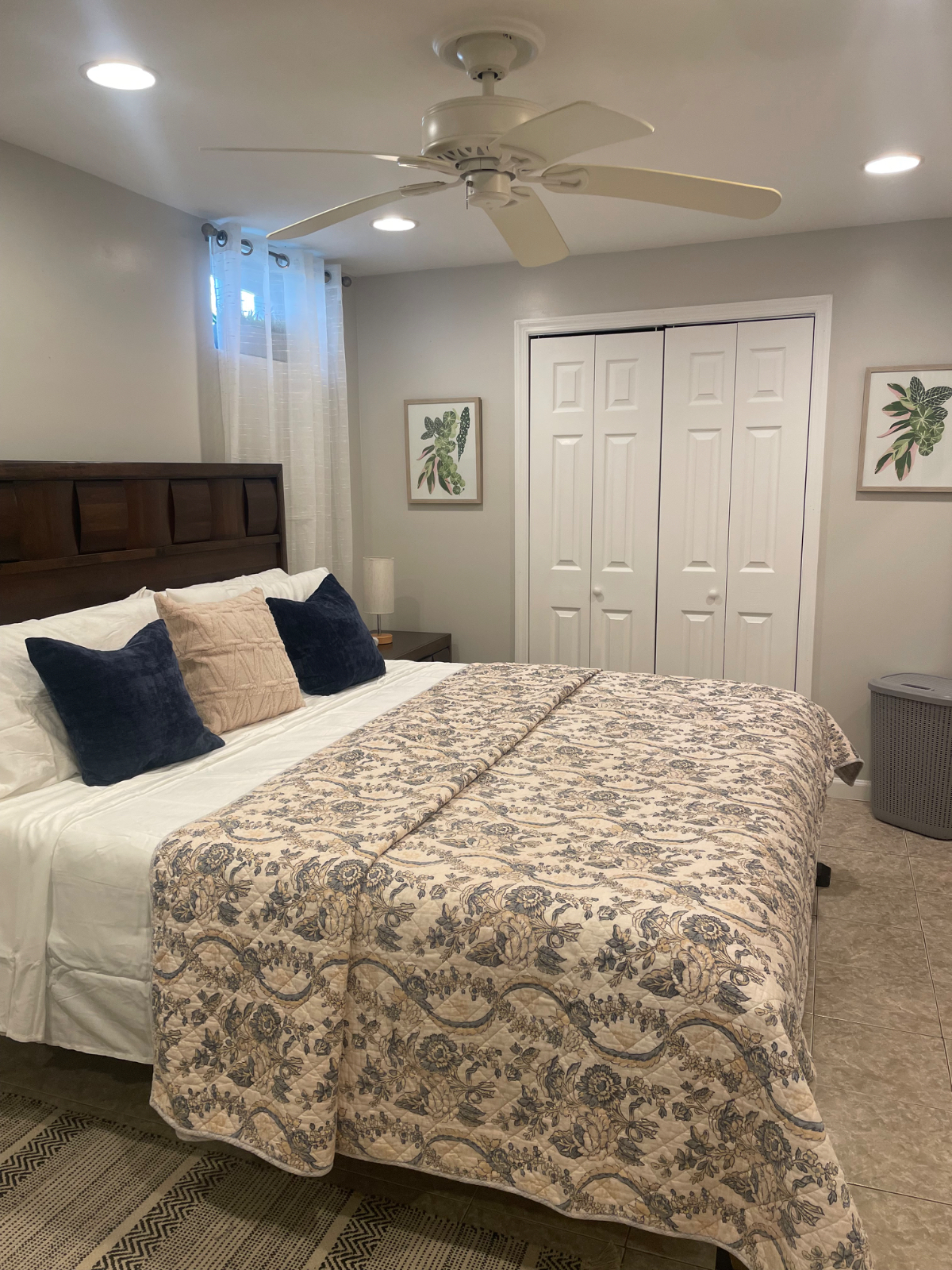 A Comfortable, Fully Furnished Retreat Perfect for Working Professionals - Photo 1