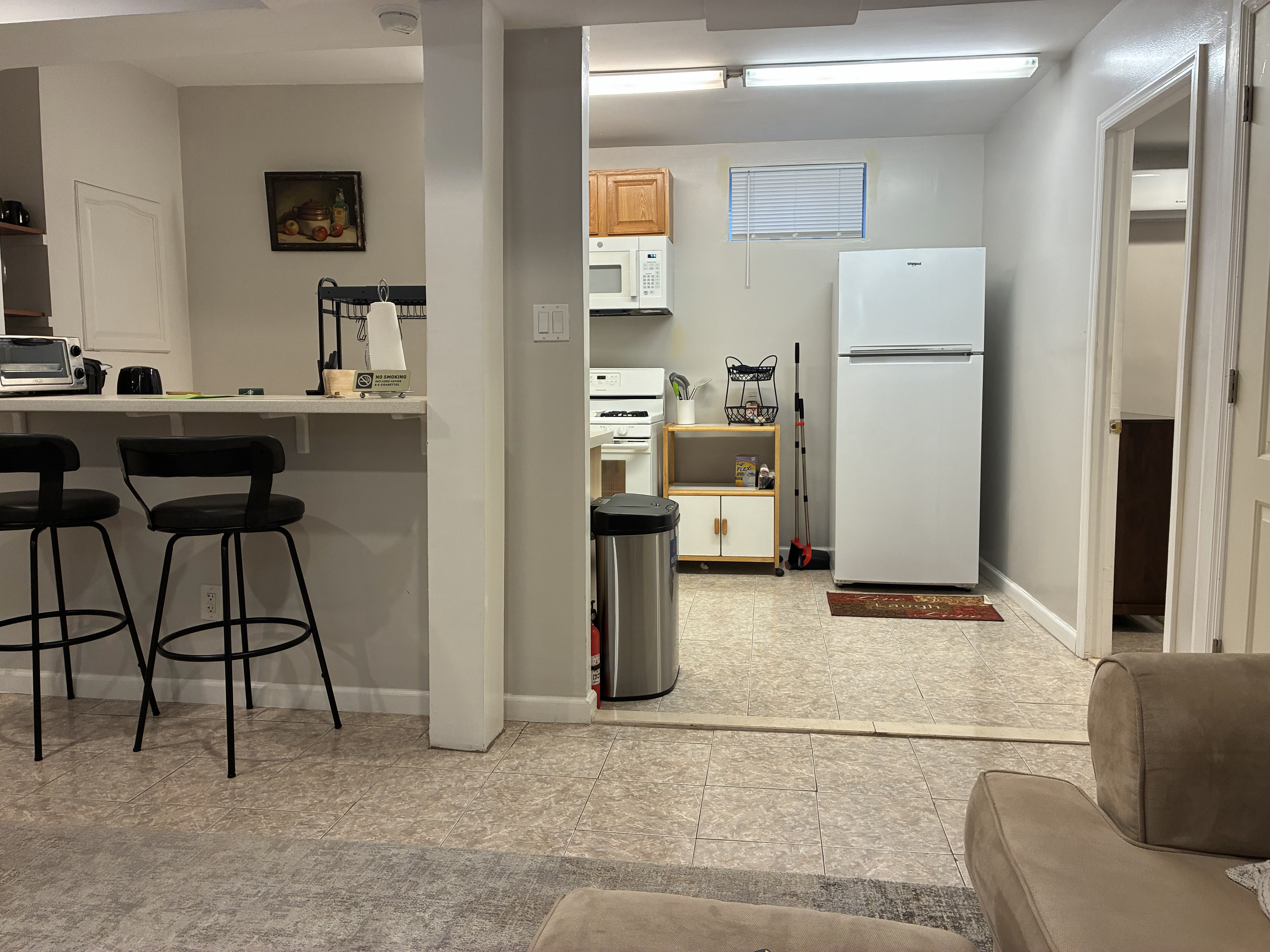 A Comfortable, Fully Furnished Retreat Perfect for Working Professionals - Photo 8