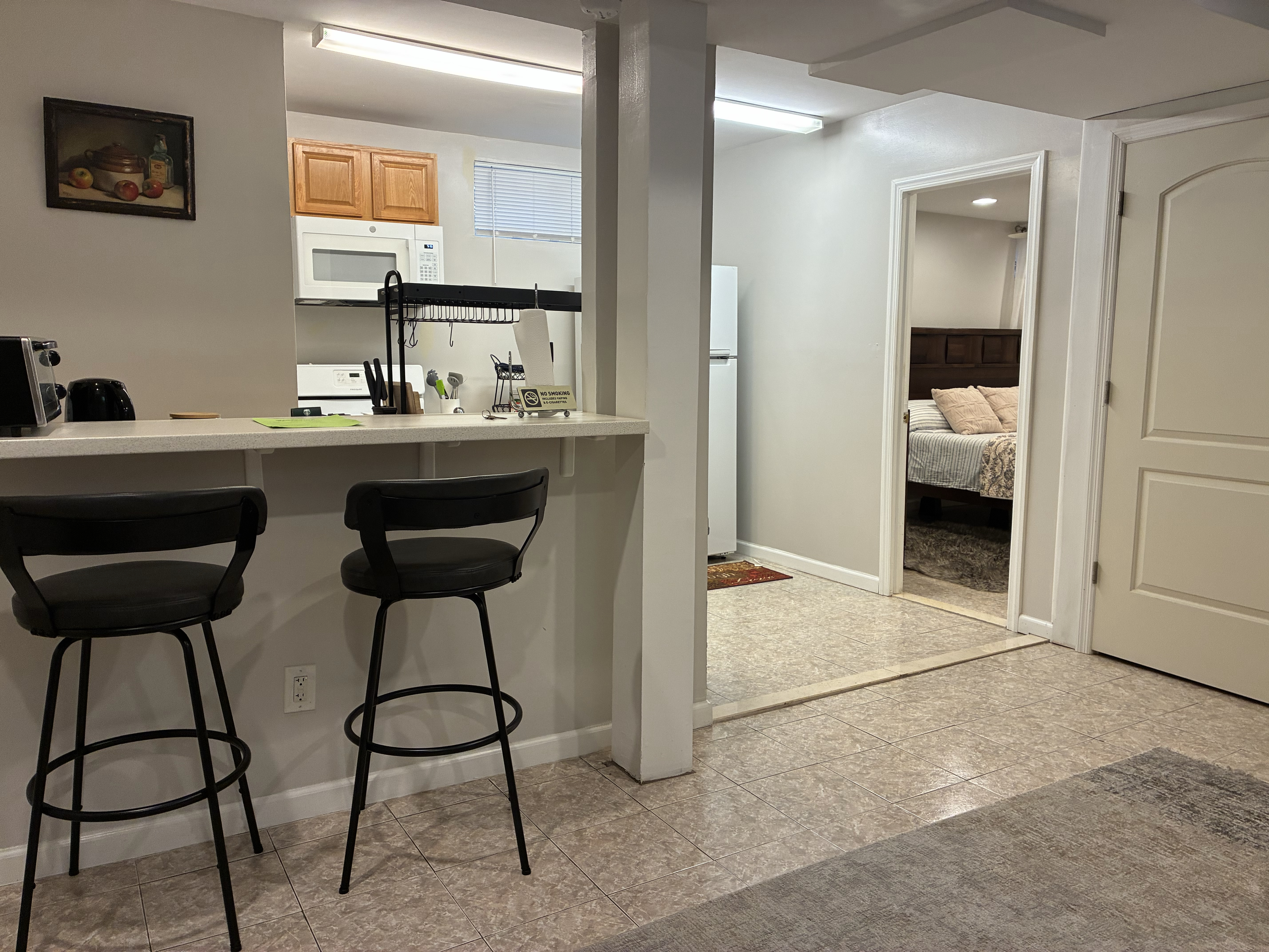 A Comfortable, Fully Furnished Retreat Perfect for Working Professionals - Photo 7