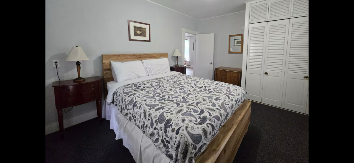 Comfortable In Town Apartment - Photo 8