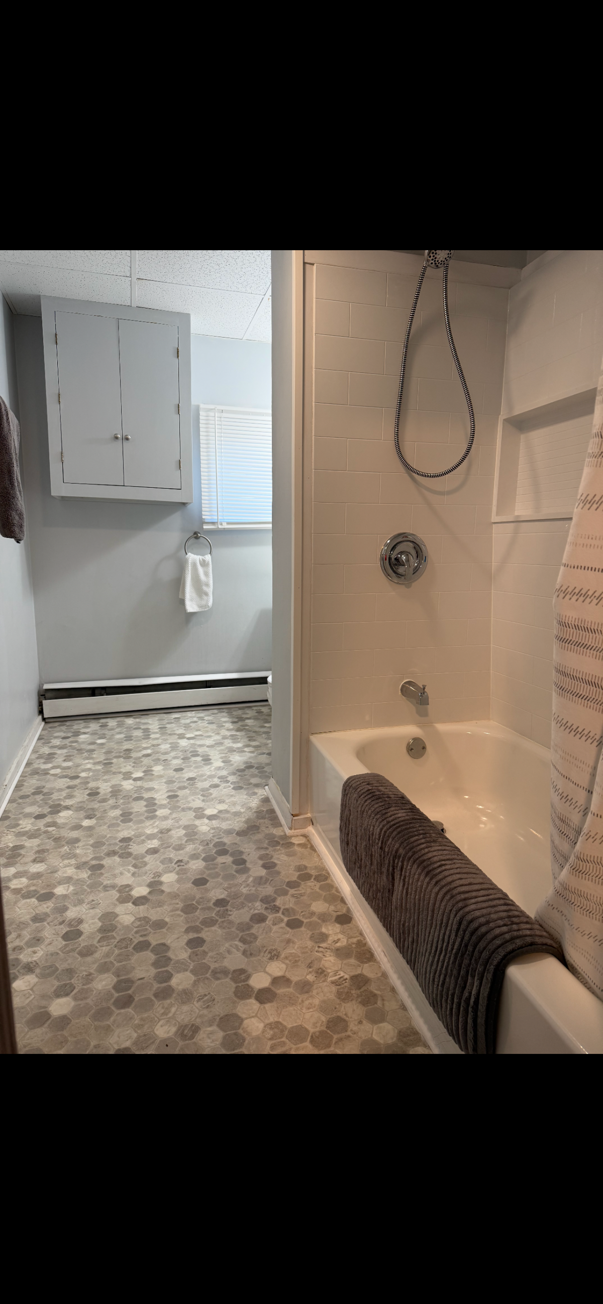 Comfortable In Town Apartment - Photo 10