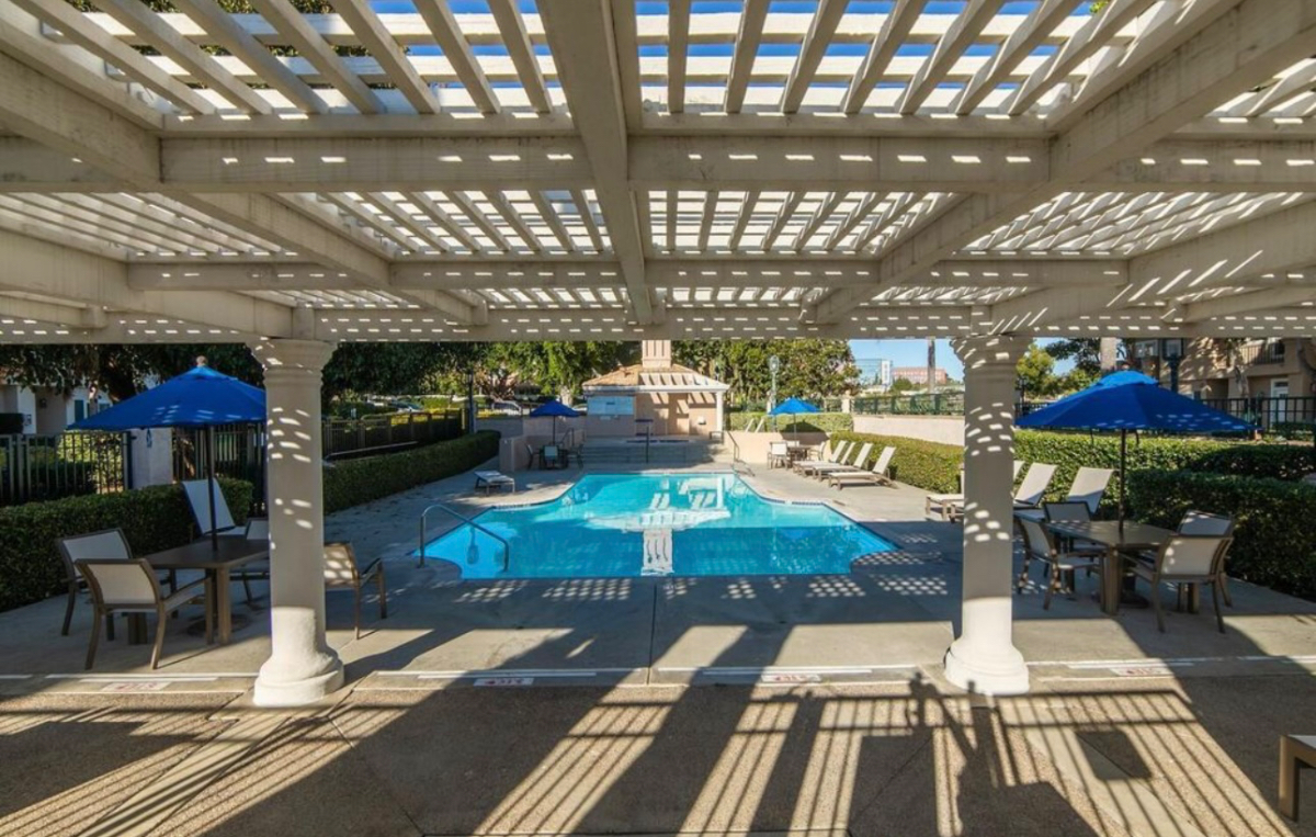 Luxury2 bedrooms condo in LaJolla fully furnished - Photo 3