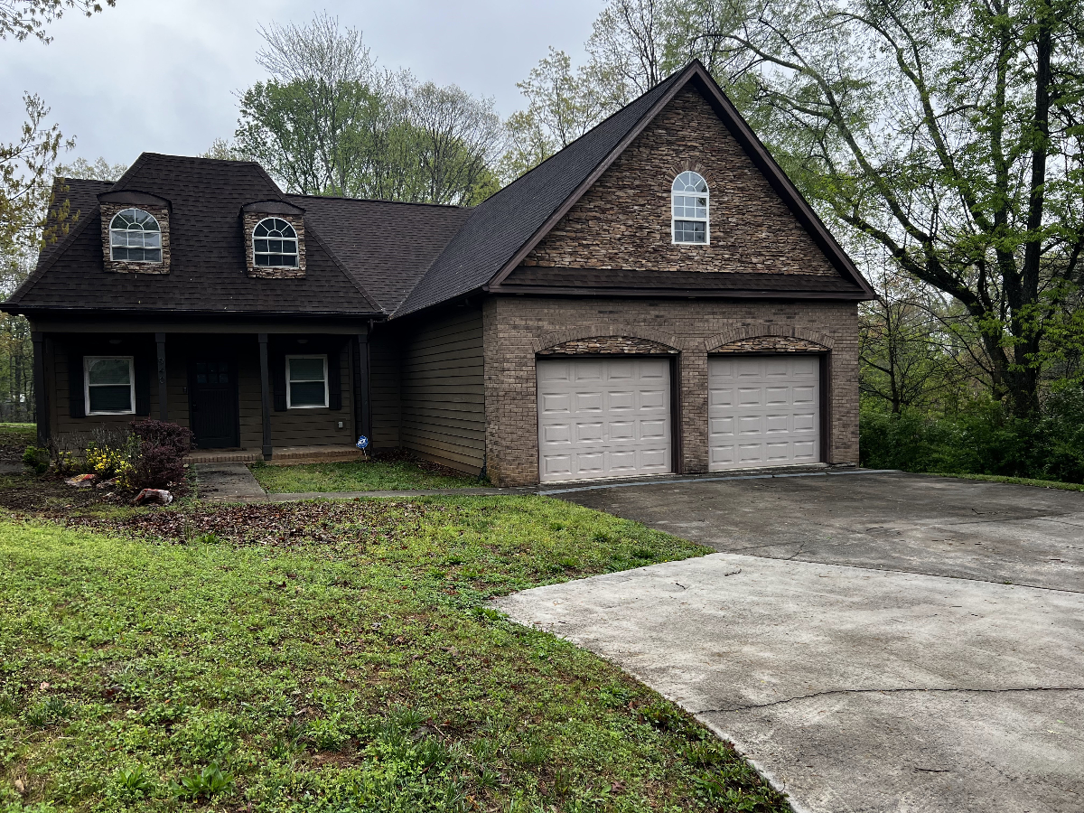 3BR 2.5Bath Beautiful Home on Private Lot in West Knoxville.