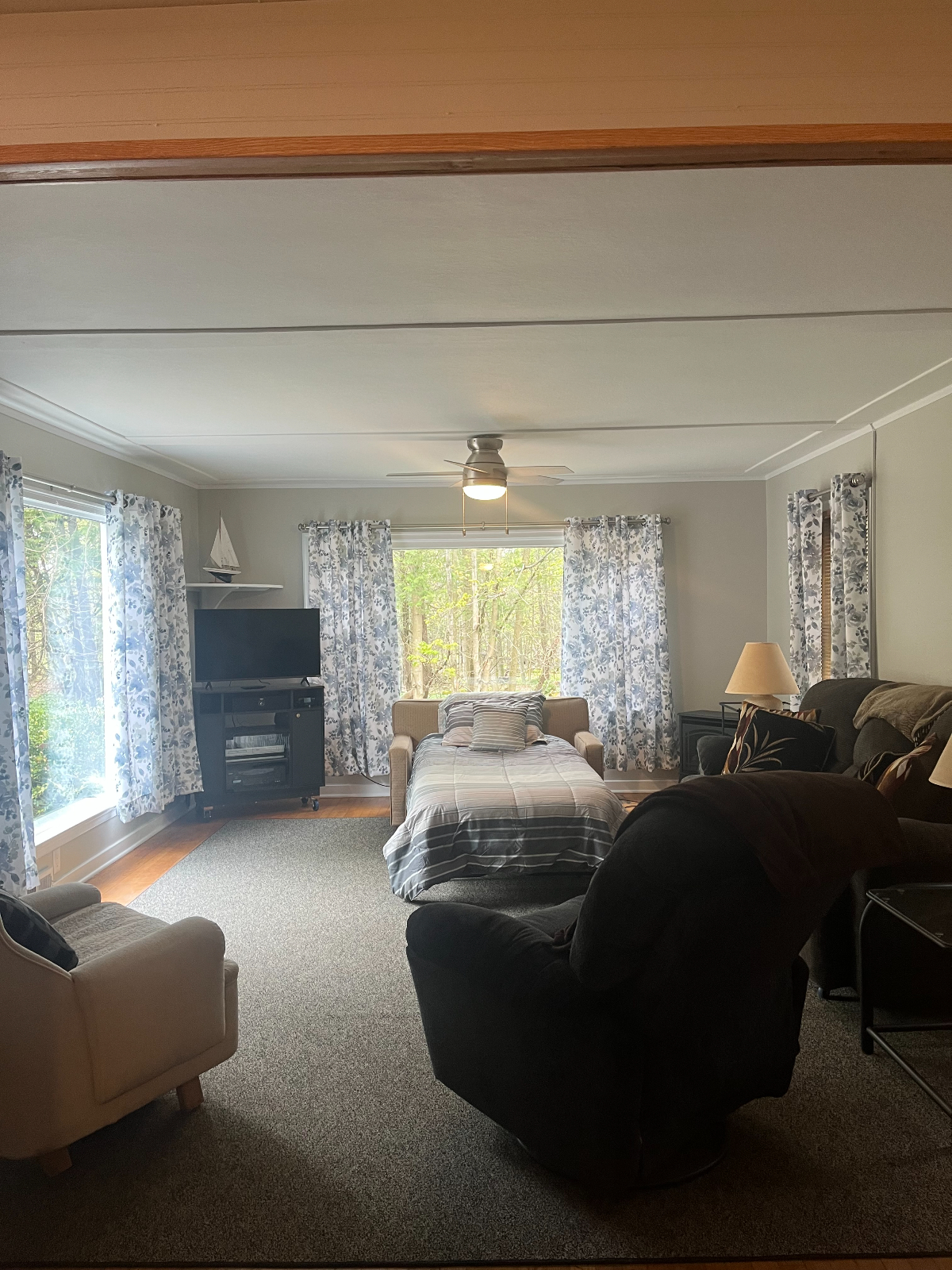 Spacious 2-Bed Home on 4 Acres w/ Wraparound Patio, Smart TVs, Utilities Included & Pet-Friendly - Photo 4