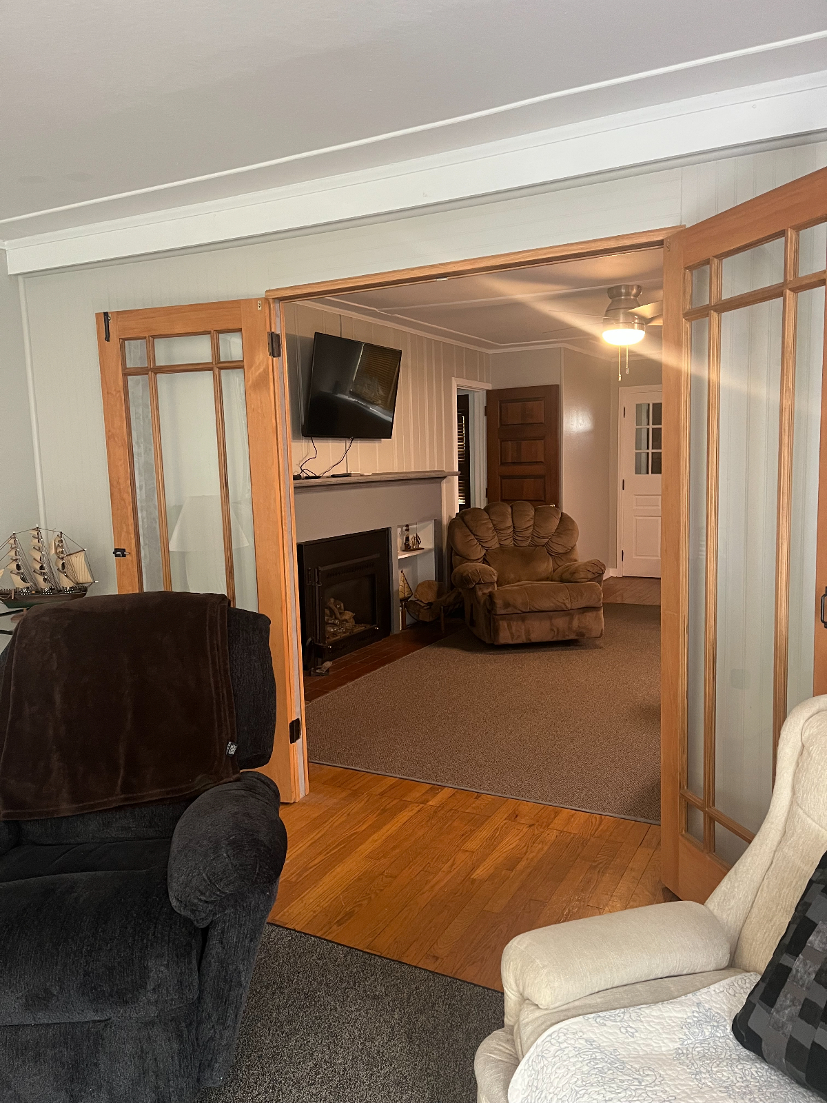 Spacious 2-Bed Home on 4 Acres w/ Wraparound Patio, Smart TVs, Utilities Included & Pet-Friendly - Photo 5