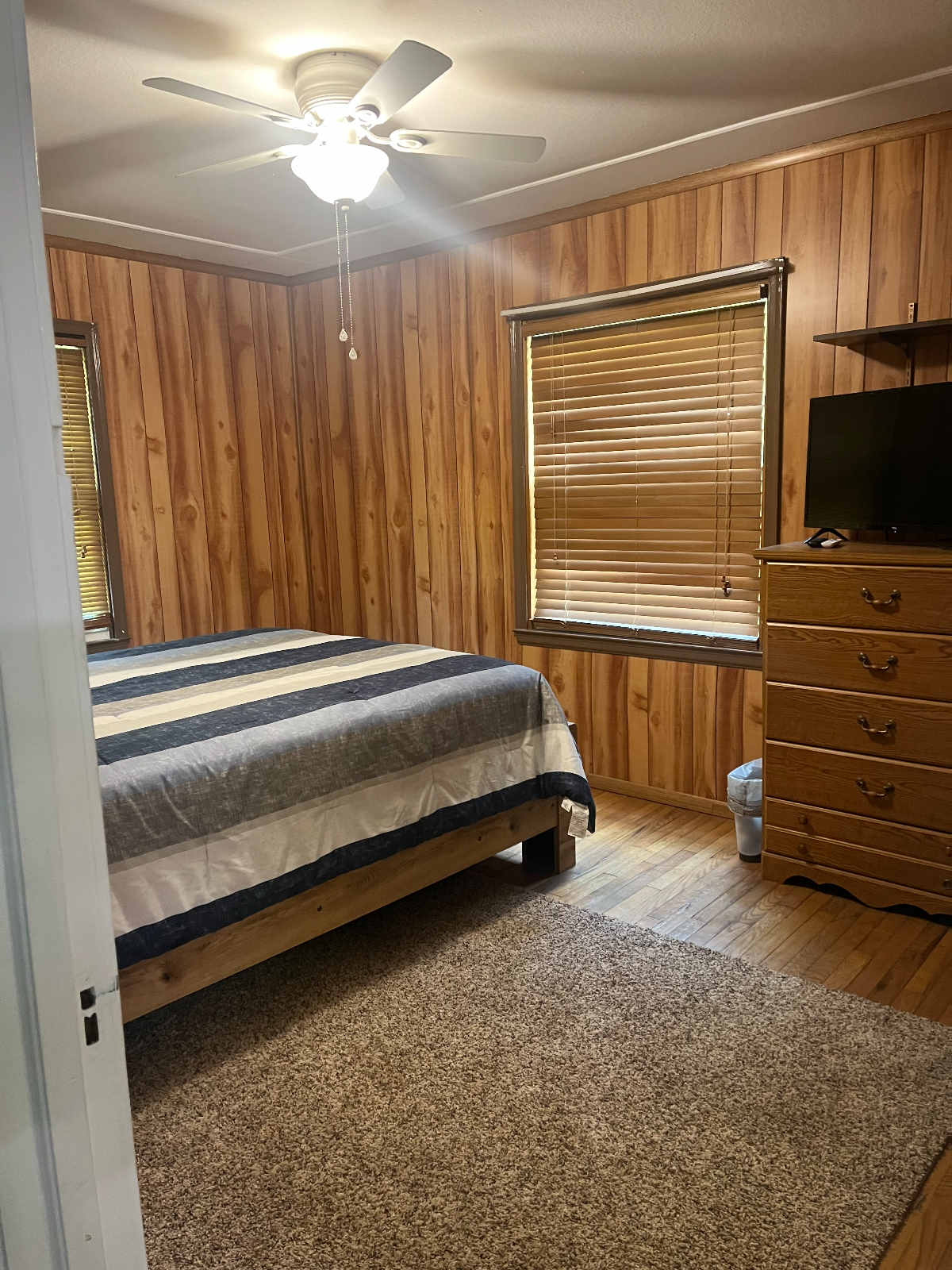 Spacious 2-Bed Home on 4 Acres w/ Wraparound Patio, Smart TVs, Utilities Included & Pet-Friendly - Photo 8